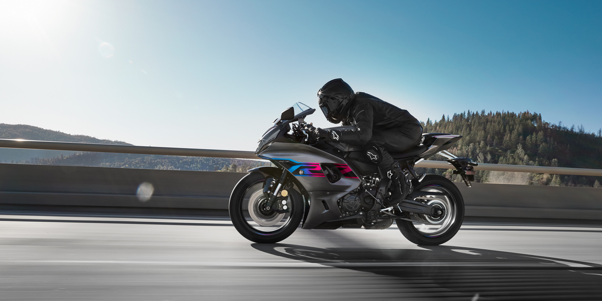R world is within your reach：「YZF-R7」